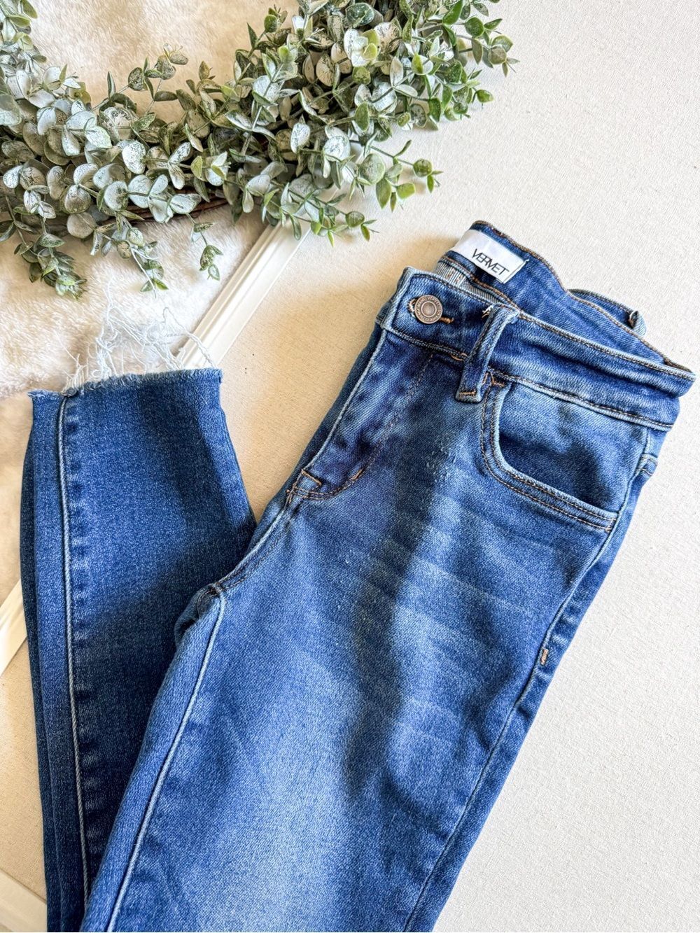 Vervet Medium Wash Skinny Jeans Raw Hem Size 26
